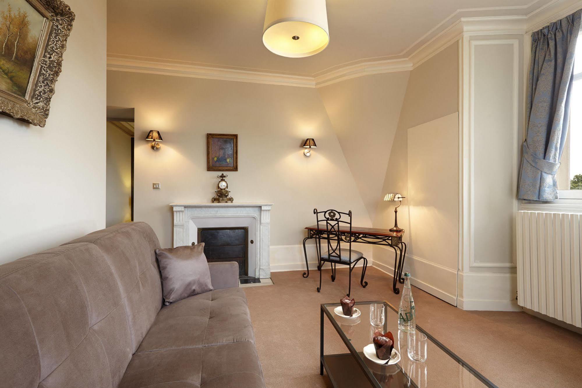 Château Saint-Michel - Cercle des Grands Crus Rully  Extérieur photo